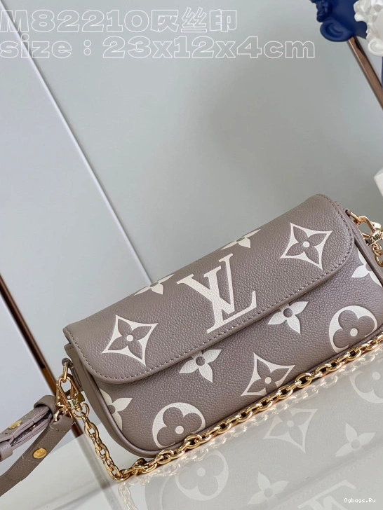 on Ivy-23.5*12*4.3cm LOUIS Chain Wallet VUITTON 0212